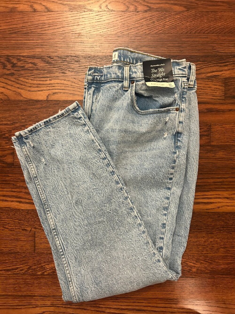 NWT Abercrombie & Fitch Curve Love Ultra High Rise 90s Straight Jean Size 33